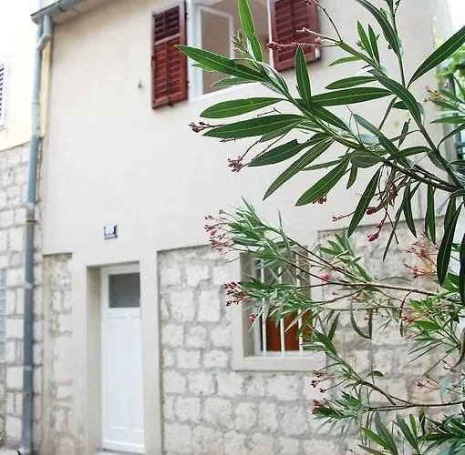 Charming Old Stone House * Split